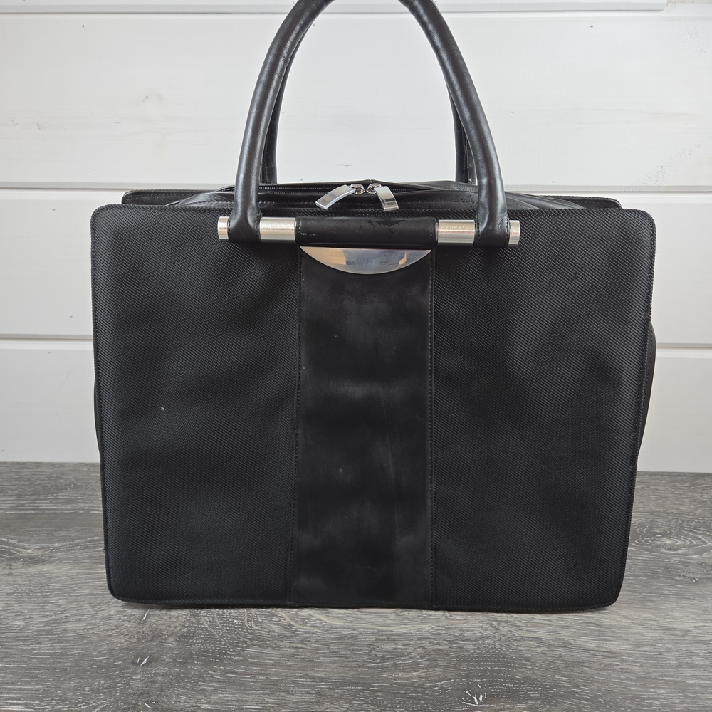Zero Halliburton Leather Black Structured Handbag